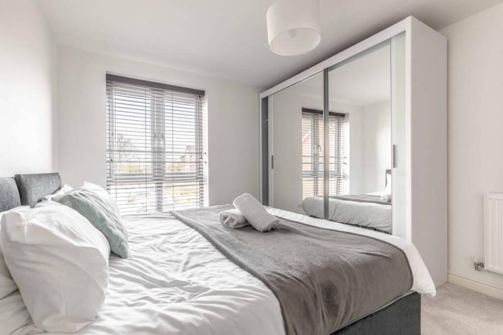 2 Bed & 2 Bath Cosy Apartment Slough- Free Parking Экстерьер фото